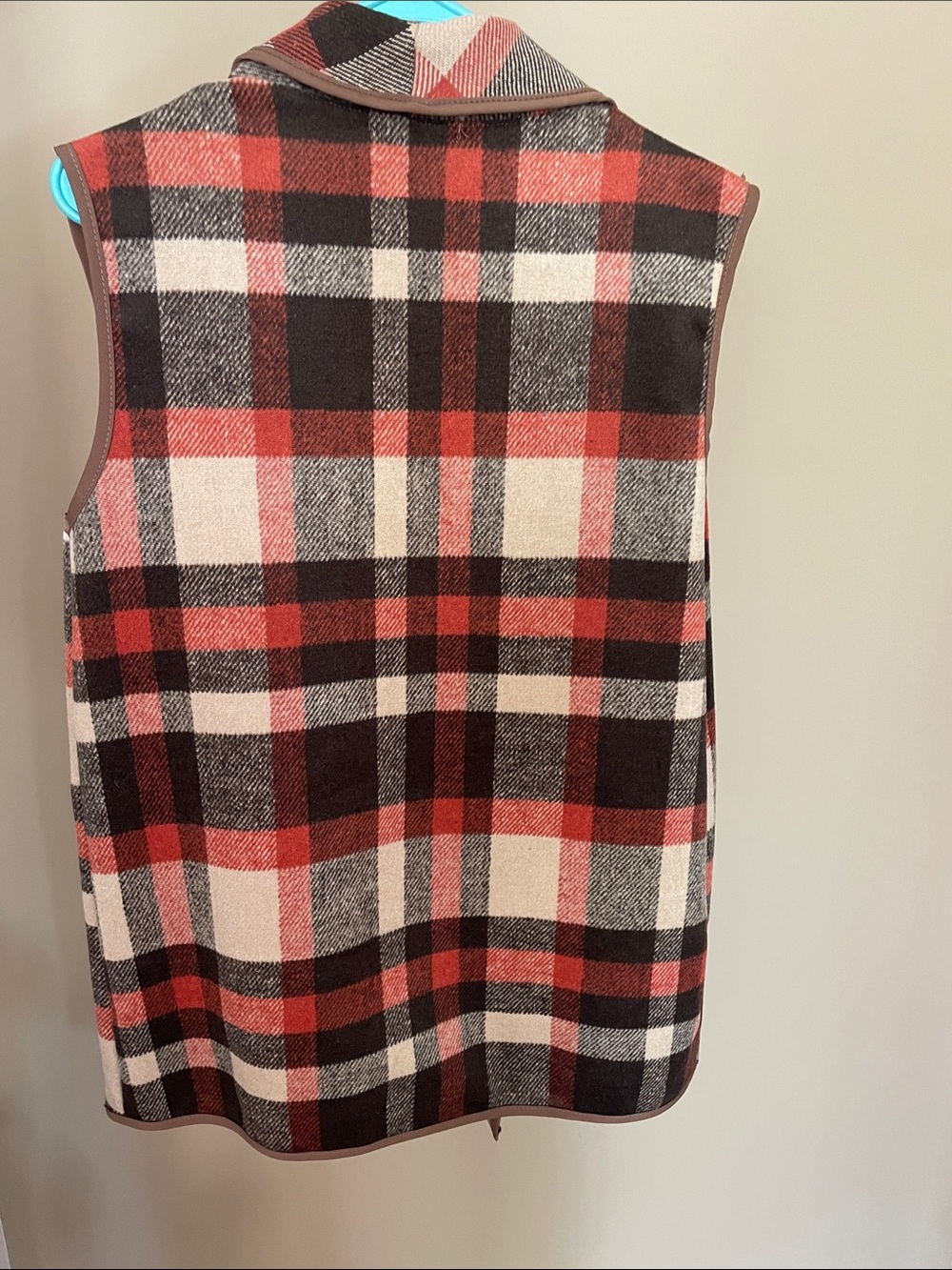 Women’s Plaid Vest - Picture 3 of 4